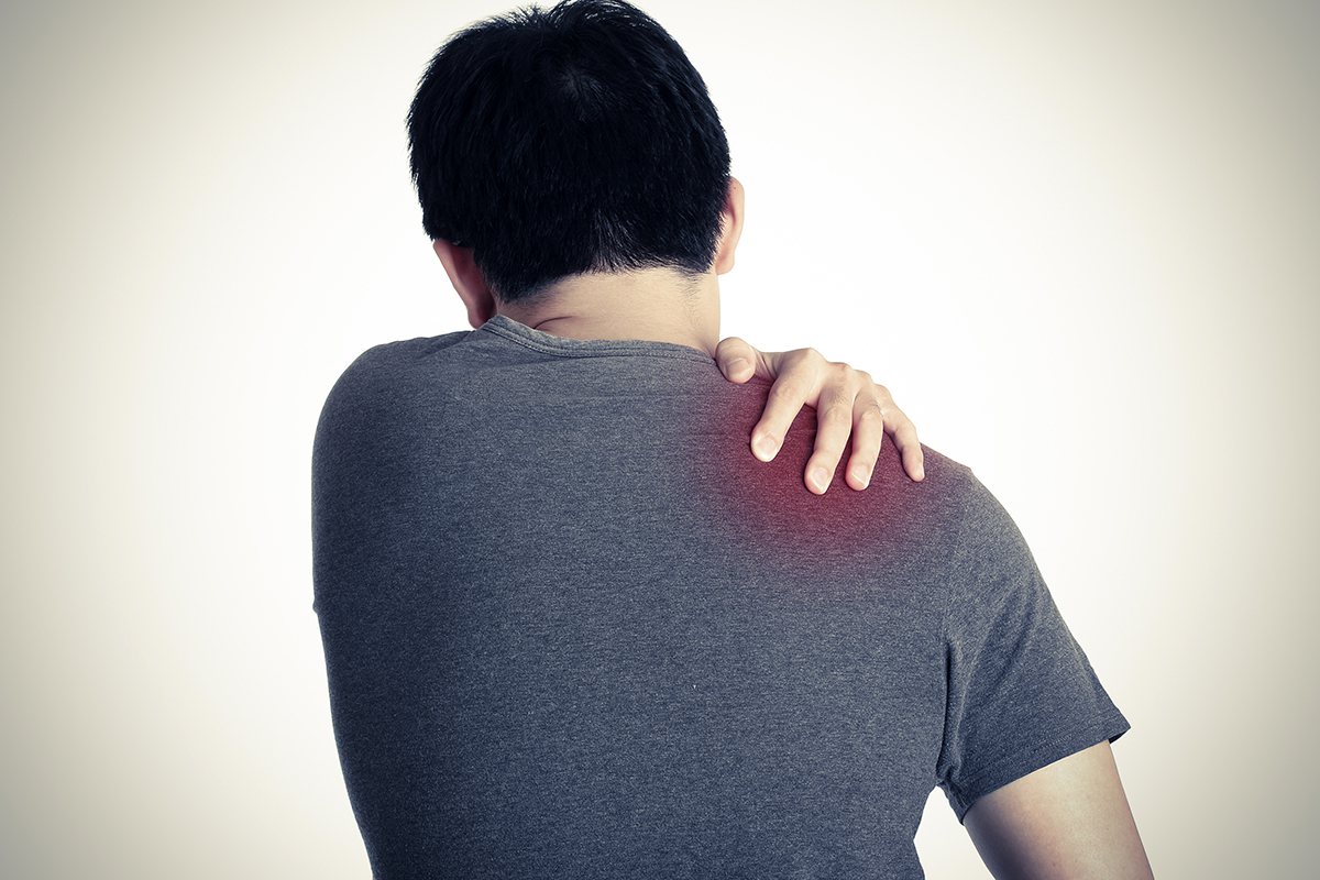 情境圖。肩膀久痛不治 竟是滑液囊發炎。<br />圖片／shutterstock