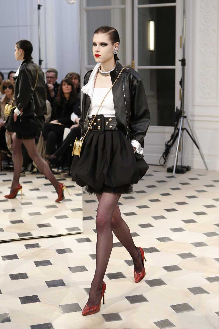 Hedi Slimane閃離前夕，為Saint Laurent設計的最後一季女裝...