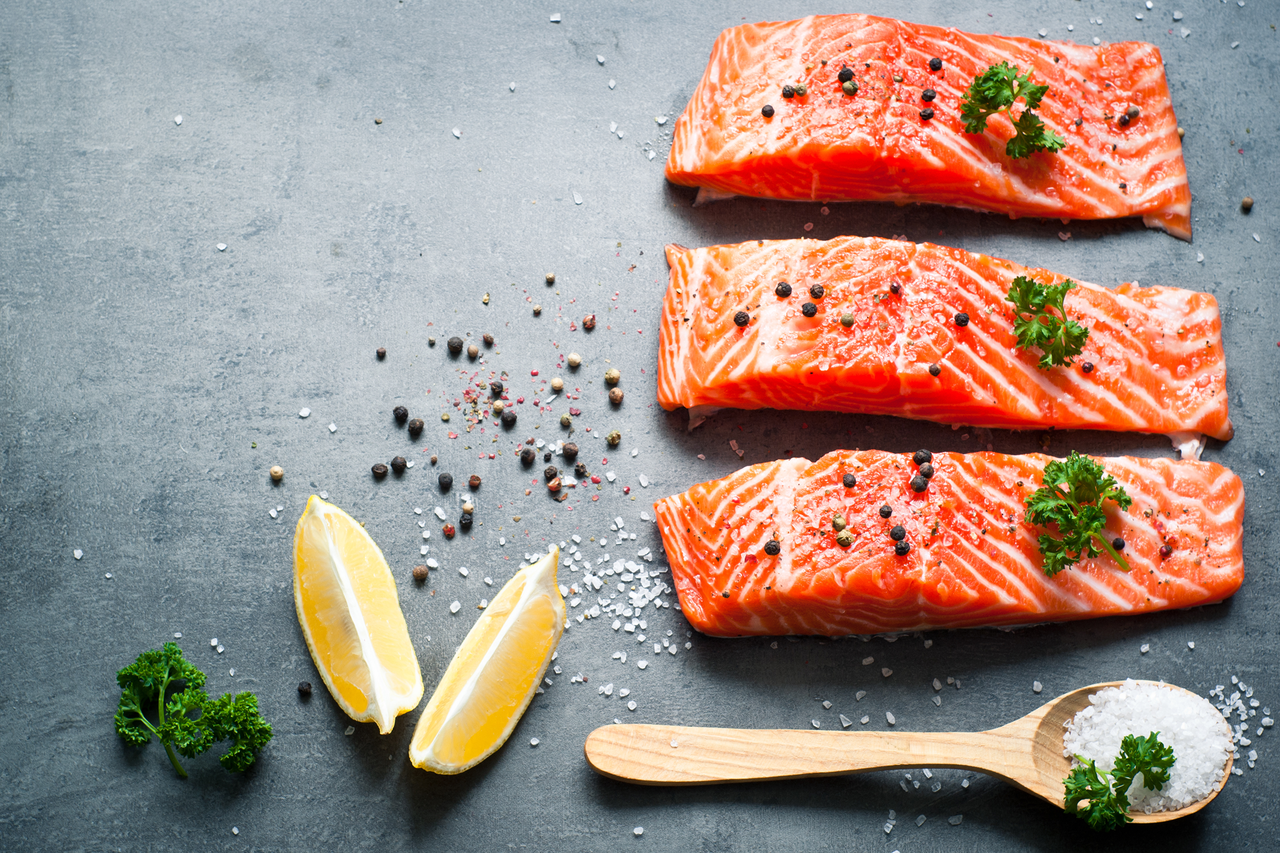 吃堅果、雞肉和魚肉之類的精瘦蛋白質，可以降低死亡風險。