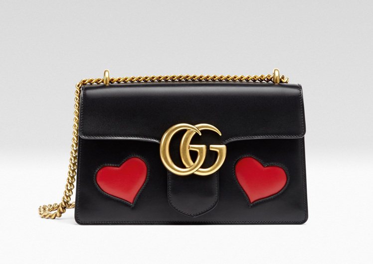 GG Marmont 愛心裝飾鍊帶包，96,100元。圖／Gucci提供