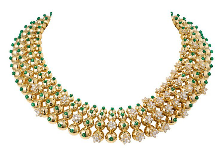 褪去尖刺的花朵--Cactus de Cartier祖母綠項鍊，18K黃金鑲嵌204顆圓形明亮式切割鑽石。價格店洽。圖／卡地亞提供