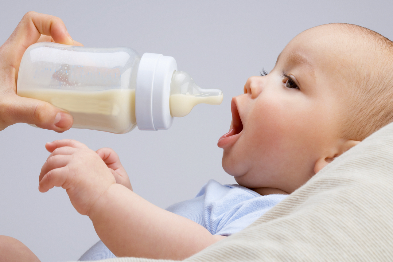 新生兒若罹患先天性食道閉鎖，不僅無法進食，還因無法吞嚥口水嗆到，恐造成嬰兒營養不良。