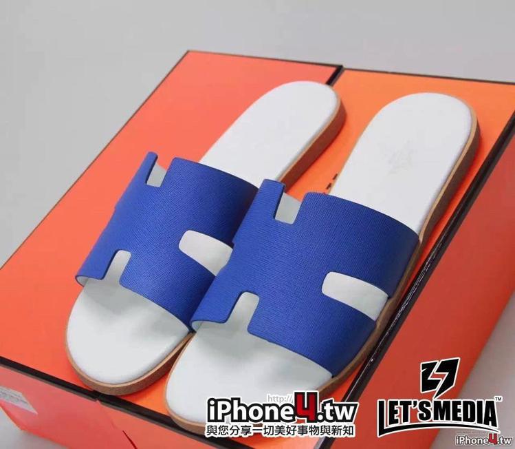 網友自稱剛買來的愛馬仕拖鞋，愈看愈眼熟，才發現很像藍白拖。圖／擷自吉米丘iPhone4.tw