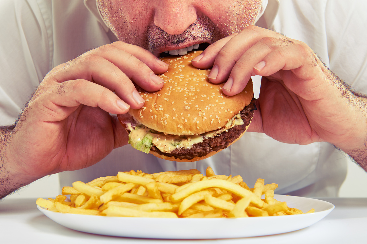 新的科學研究顯示，體重過重或肥胖的中年人，腦部有加速退化跡象。