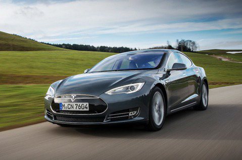 Tesla準備發佈Autopilot 2.0版 再度新增硬體