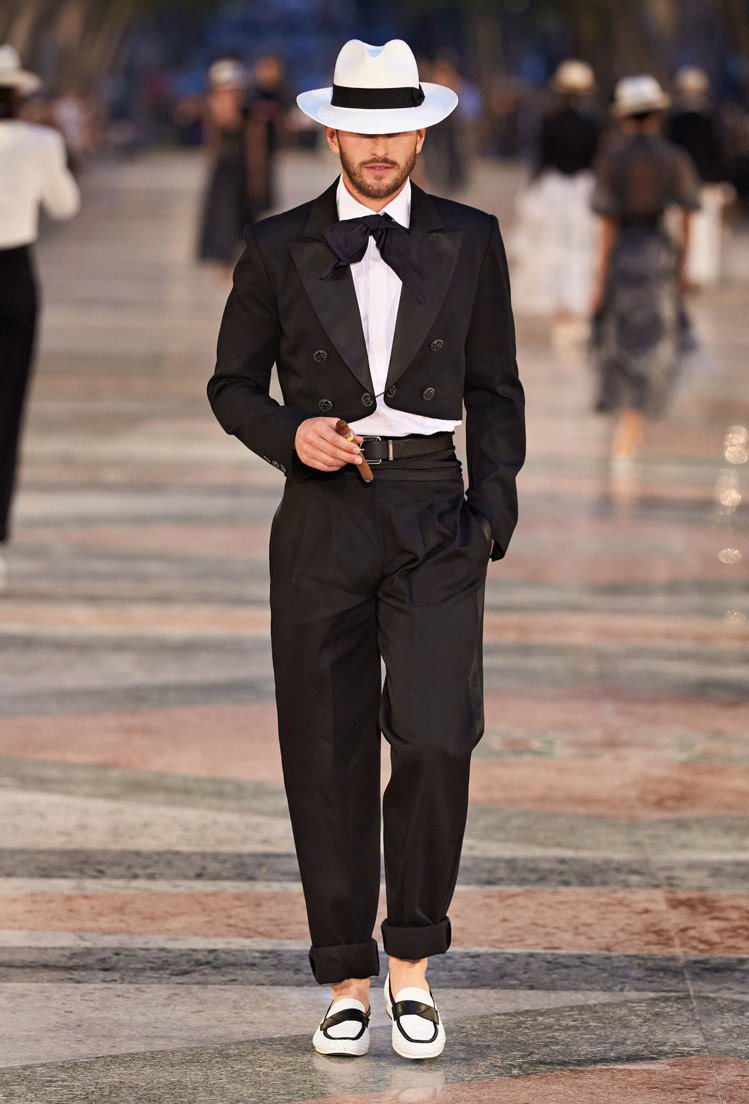 Chanel的早春男裝，穿在陳偉霆身上呈現雅痞和精緻感。圖／摘自theimpression.com