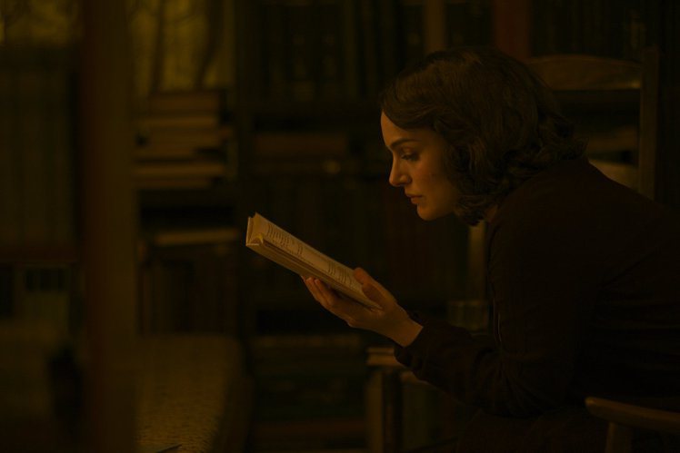 娜塔莉波曼在《愛與黑暗的故事》再現神演技。圖／威視提供