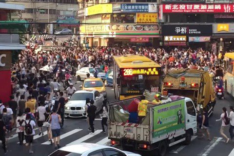 台灣瘋寶可夢癱瘓交通 登上世界舞台