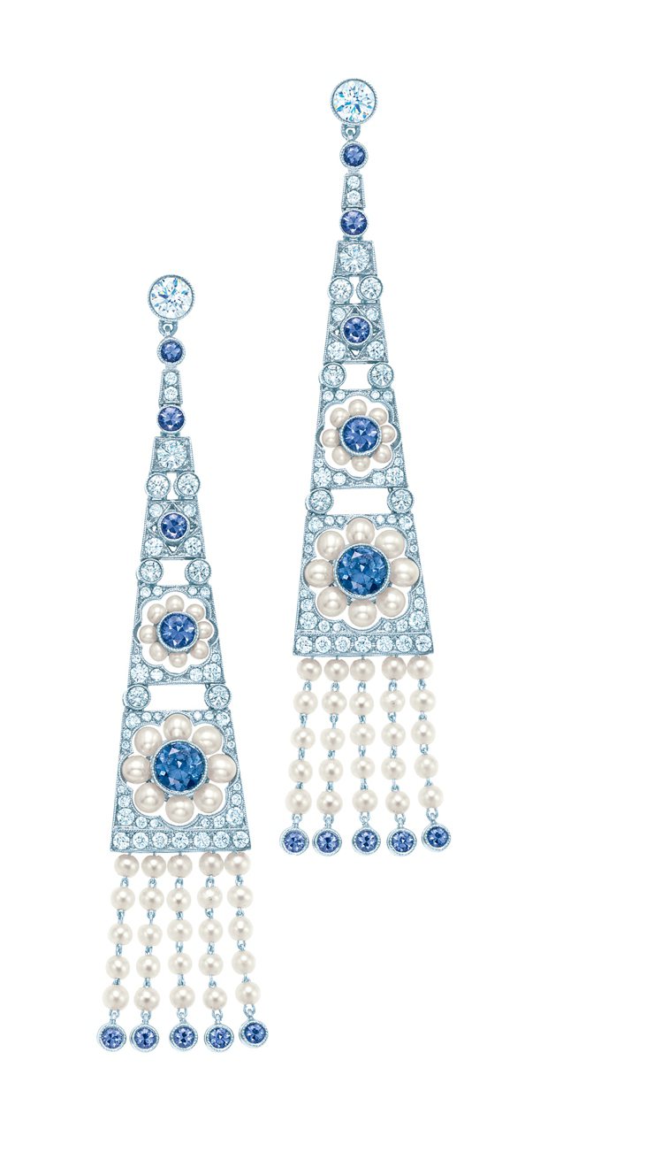 Tiffany 蒙大拿藍寶石珍珠耳環，191萬元。圖╱Tiffany提供