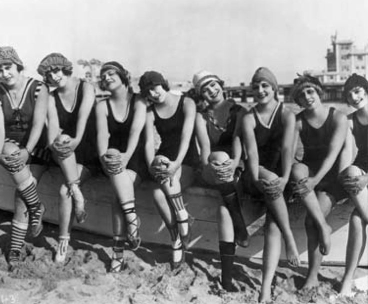 1910年代的女性泳衣，款式看似保守，其實已是引領風尚。圖／Speedo提供