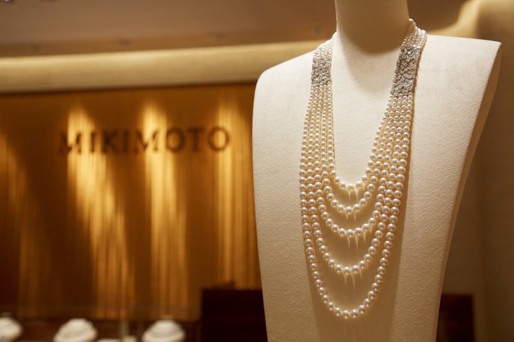 MIKIMOTO頂級珠寶系列日本Akoya珍珠鑽石長項鍊，760萬元。圖╱MIKIMOTO提供