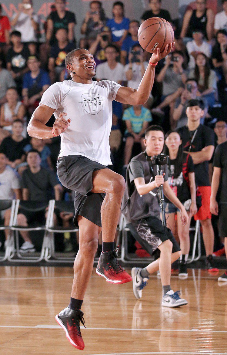 NBA球星衛斯特布魯克穿最新款Air Jordan XXXI球鞋來台。記者余承翰...
