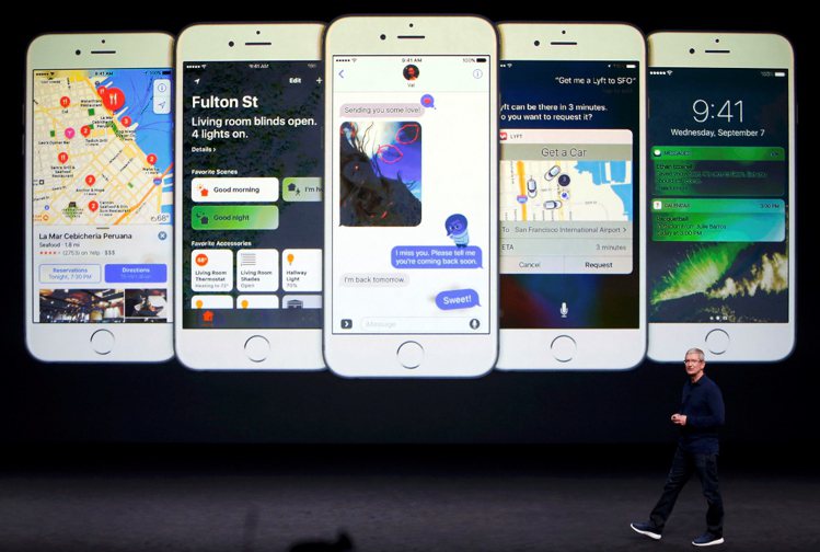 蘋果在發表會上發表新款智慧手機iPhone 7。圖／路透社