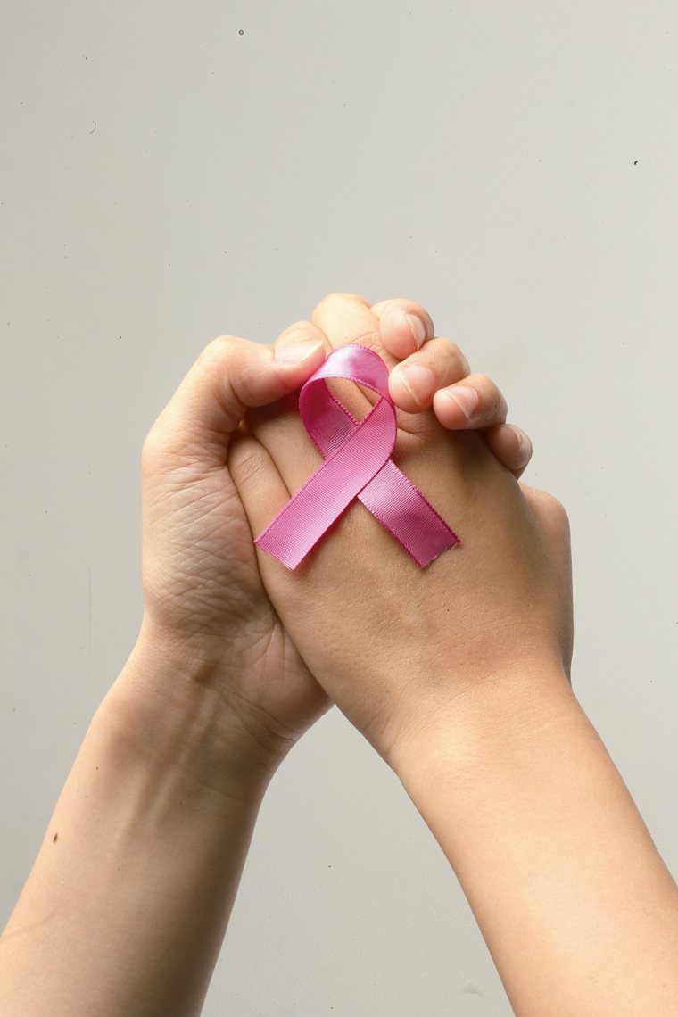 乳癌轉移是病人惡夢，林口長庚乳癌團隊長期追蹤1千多名乳癌患者，分析發現腦轉移病人...