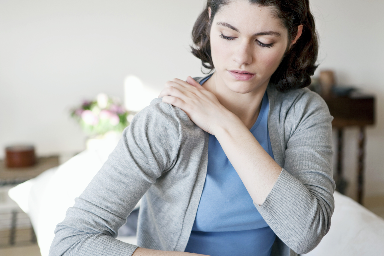 肩膀疼痛應及時找骨科或復健科醫師診治，不當治療可能延誤病情，影響日後的復健及治療成效。