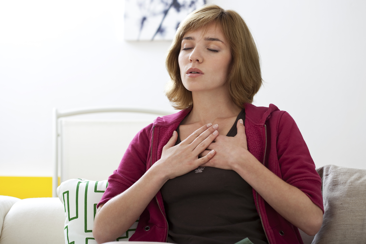 氣胸分外傷性和自發性，自發性氣胸是指沒有外來因素自行產生的氣胸。