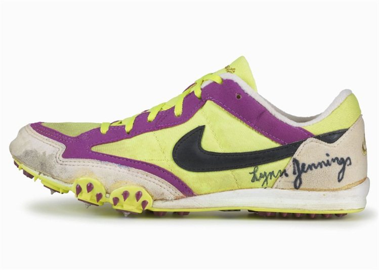 1992年，長跑女將Lynn Jennings拿下巴塞隆納奧運1萬公尺金牌，圖為她穿的跑鞋。圖／NIKE提供
