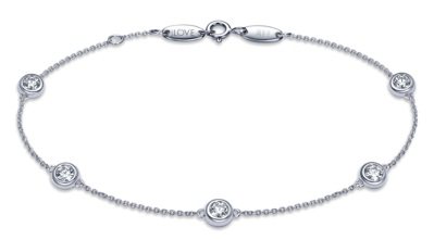 Infini Love Diamond Iconic系列18K白金鑽石手鍊，建議售價62,900元起。圖／點睛品提供