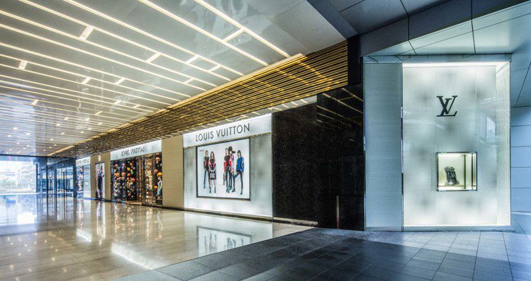 LV微風信義旗艦店開幕，2層樓近300坪空間，展售多項獨家商品。圖/LV提供