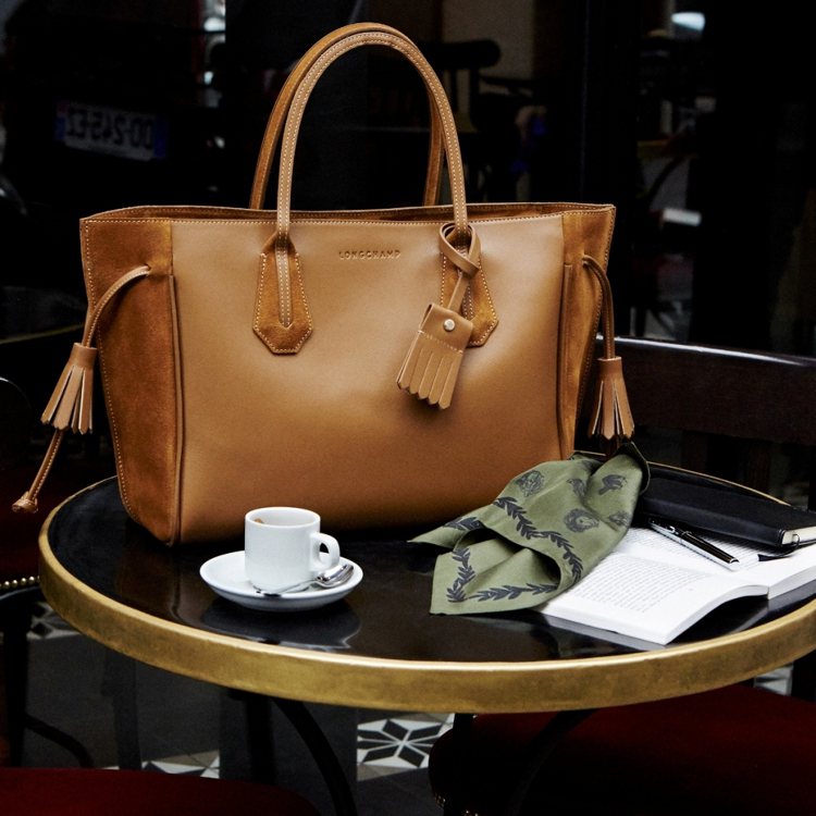 Longchamp Penelope小潘包，售價27,400元至32,600元。圖／Longchamp提供
