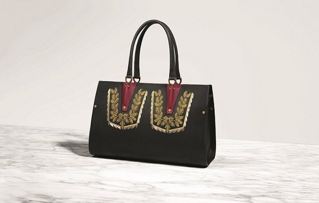 Longchamp總店為慶祝開幕推出Paris Premier Couture限定包款。圖／Longchamp提供