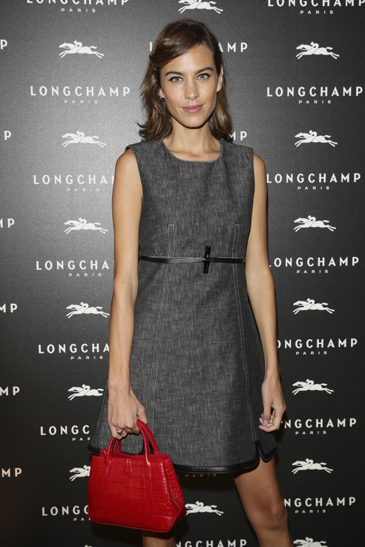 品牌代言人Alexa Chung出席Longchamp旗艦店開幕派對。圖／Longchamp提供