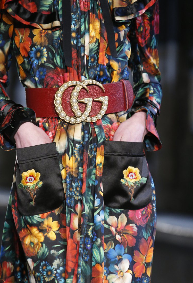 Gucci創意總監Alessandro Michele把品牌雙G logo尺寸放大，顛覆經典的詮釋方式讓logo有了新生命