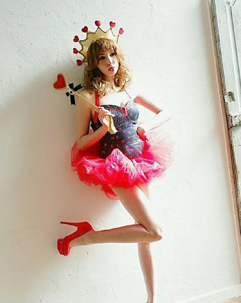 藤井LENA曾擔任時尚雜誌《ViVi》專屬模特兒，可以甜美可以性感可以可愛可以帥氣，就是女神人氣爆棚的原因。圖／翻攝自lenafujii0702 instagram