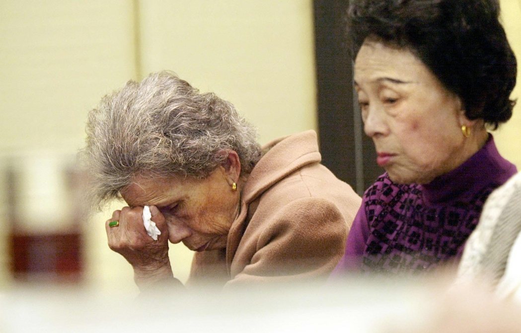 台灣慰安婦阿嬤們的求償之路似乎已來到了終點。圖為2002年4月，向日本政府提出抗...