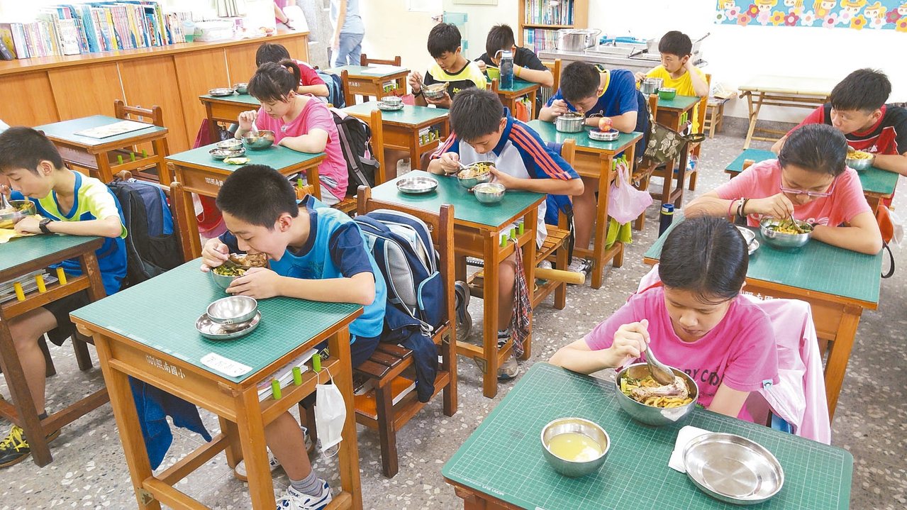 學校午餐常被檢出農藥殘留超標，或使用非推薦用藥，讓消費者與家長心慌。