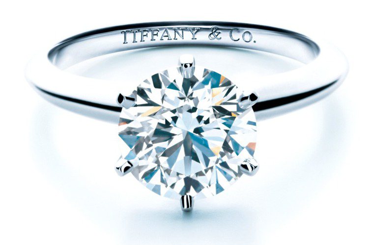 The Tiffany Setting六爪鑲嵌鑽戒。圖／Tiffany提供