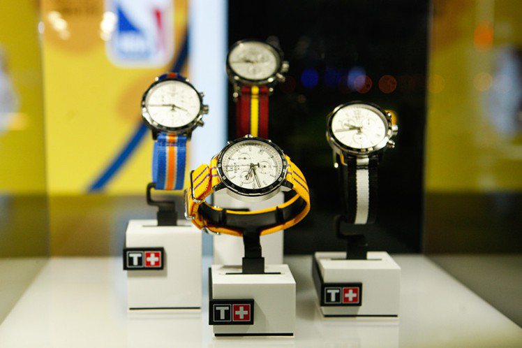 天梭時捷系列NBA特別款腕表展示。圖／TISSOT提供