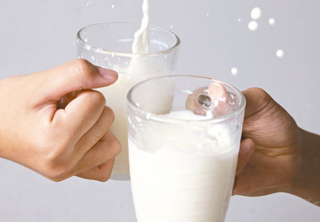牛奶致癌是謠言。