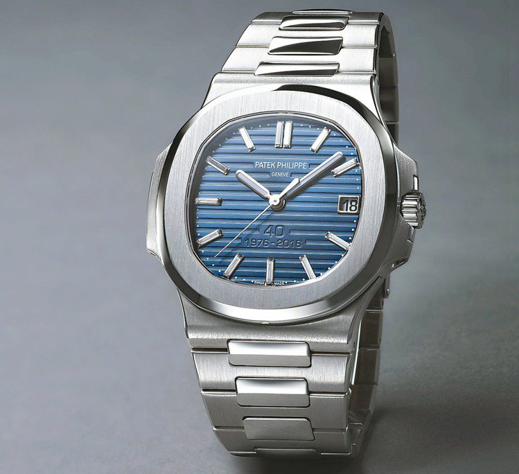 Ref.5711.1P百達翡麗金鷹40周年紀念自動腕表，40mm，鉑金，自動上鍊機芯，限量700只，345萬元。 圖／百達翡麗提供