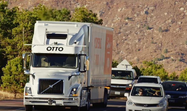 OTTO 自動駕駛貨車透過車上三套 LIDAR 光呈像測距監控裝備、雷達與高畫質...