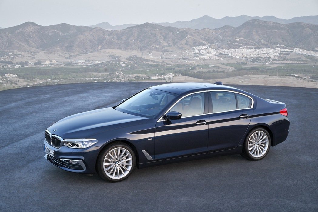 全新BMW 5系列搭載Luxury Line風格套件。 圖／汎德提供