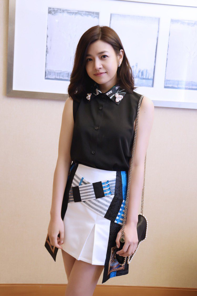 陳妍希穿著FABITORIA裙裝。圖／取自微博