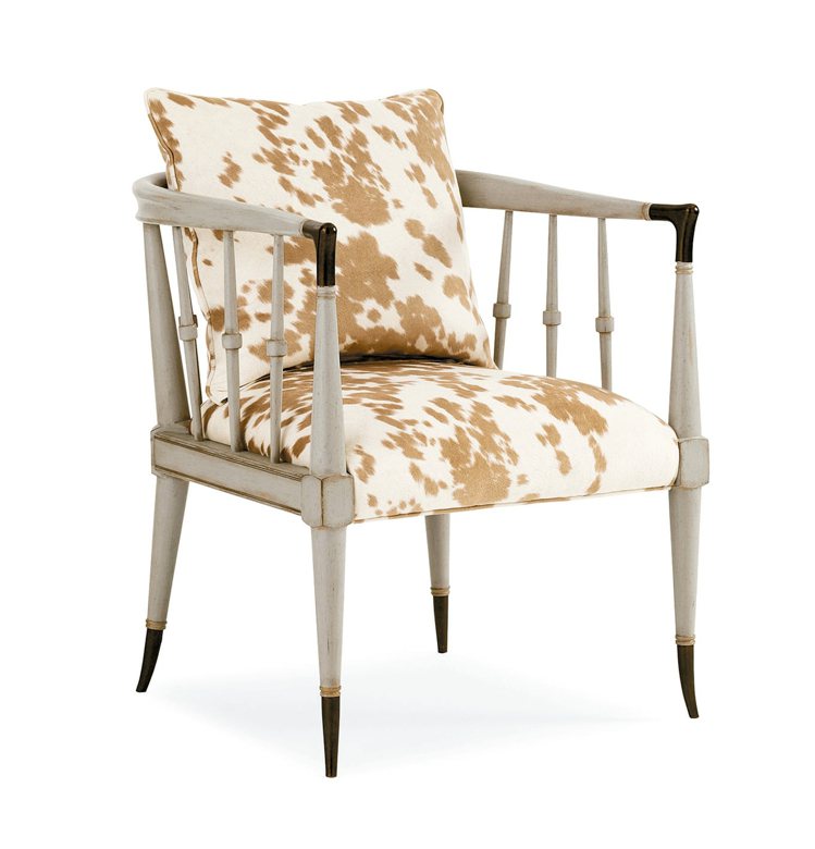 Caracole單椅，材質為人造毛皮，橢圓造型舒適的溫莎風格，為居室營造溫暖，椅面上的紋路吸引目光，價格店洽。 圖／麗居國際提供
