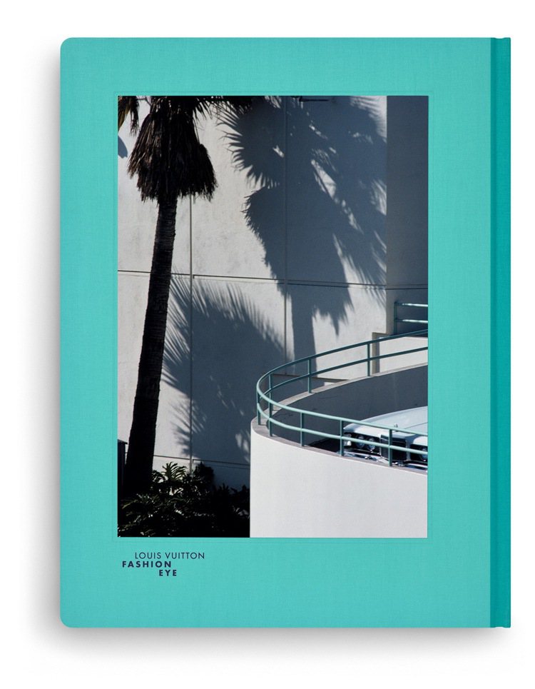 《 FASHION EYE》旅遊攝影集，此為Guy Bourdin操刀的邁阿密主題（封底），單本售價1,950元。圖／LV提供
