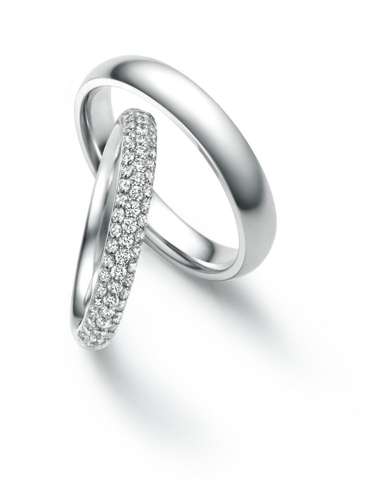 Promessa18K白金鑽石戒指，39,800元、Promessa950鉑金戒...