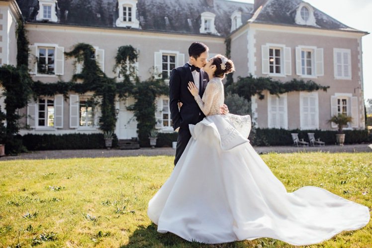 楊千霈和老公遠赴法國巴黎拍婚紗照。圖／福隆經紀提供