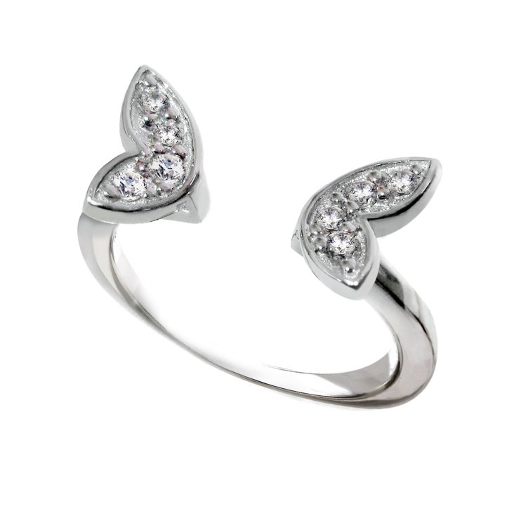 Minimal迷你戒指系列Butterfly晶鑽尾戒，4,000元。圖／ARTE提供