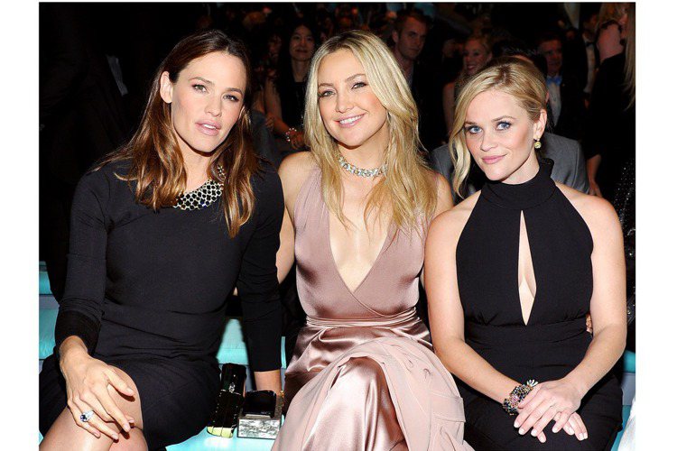 （左起）好萊塢影星珍妮佛嘉納、凱特哈德遜與瑞絲薇斯朋配戴2016 Tiffany Masterpieces頂級珠寶系列。圖／Tiffany提供
