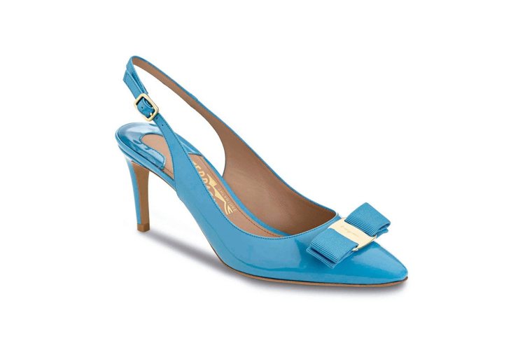 Vara Chic系列藍色漆皮高跟鞋，25,900元。圖／Ferragamo提供