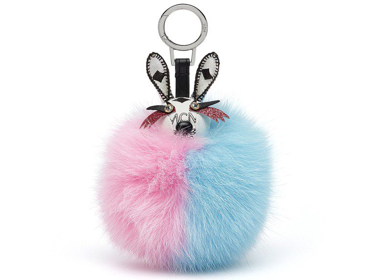 Rabbit兔子造型粉紅色與水藍色撞色絨毛吊飾，售價18,000元。圖／MCM提供