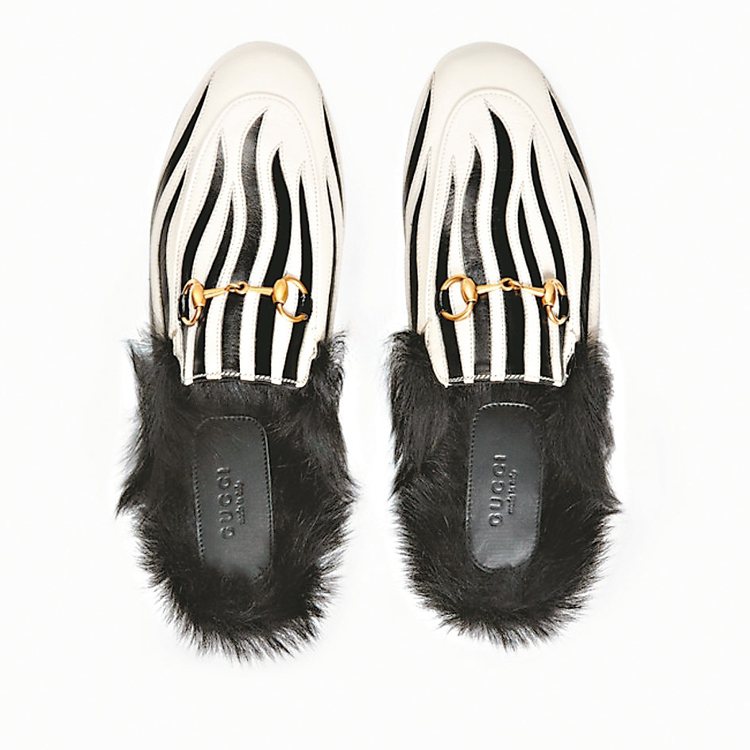這雙斑馬紋小羔羊皮拖鞋是GUCCI 2016新款。 圖／摘自GUCCI官網