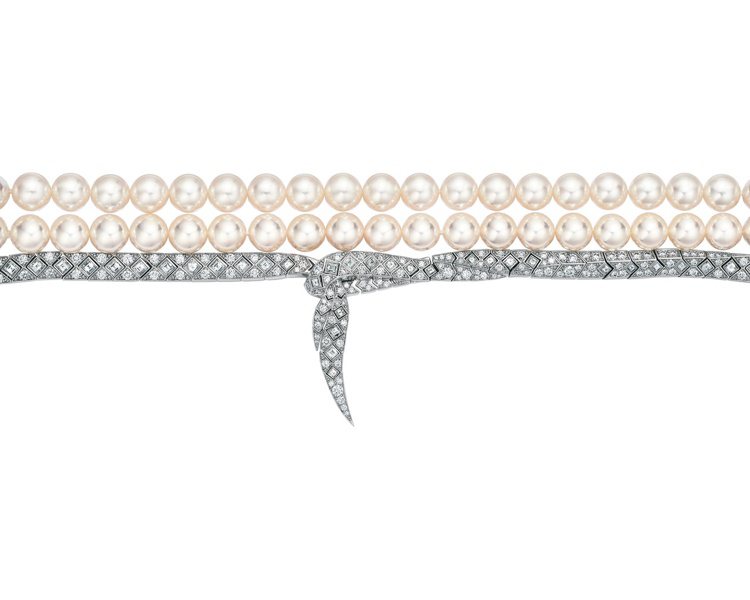 Tiffany 2016 Masterpieces Akoya白色珍珠手鍊（上， 84萬元）、 鉑金鑲嵌鑽石緞帶造型手鍊（下，價格店洽）。圖／Tiffany & Co. 提供