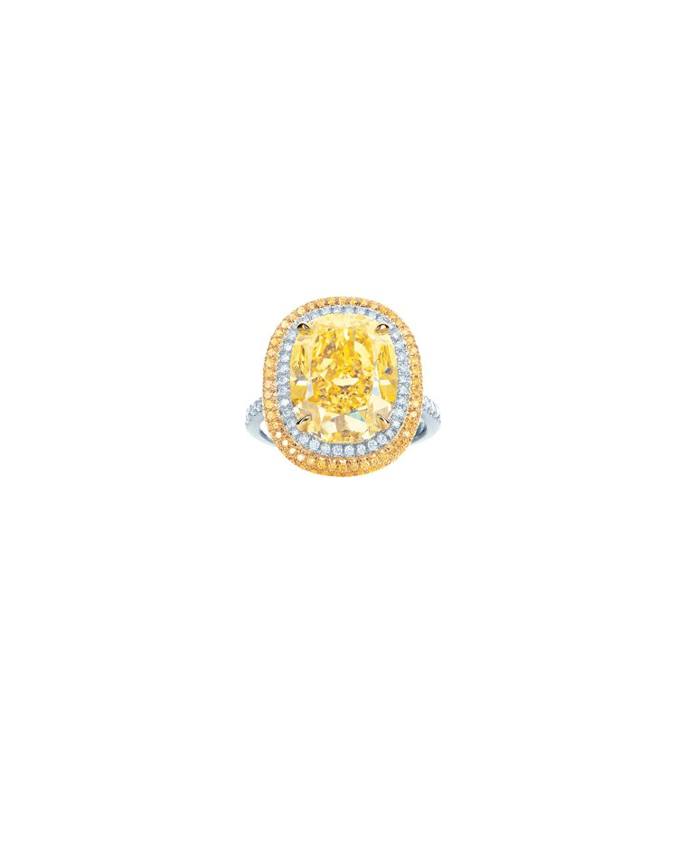Tiffany 5.03克拉艷彩黃鑽戒指，2,196萬5,000元。 圖／Tiffany & Co. 提供