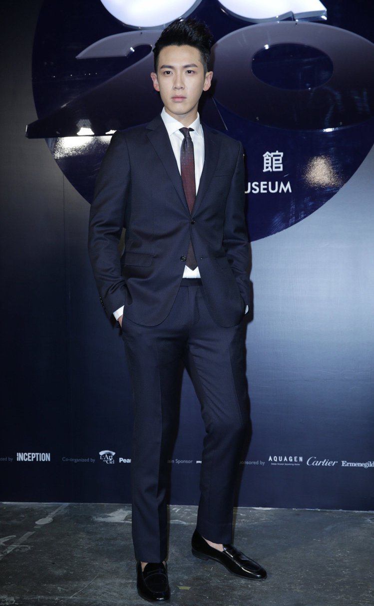 出席男性時尚雜誌活動，柯震東挑選了深藍色Z Zegna西裝造型。記者陳瑞源／攝影