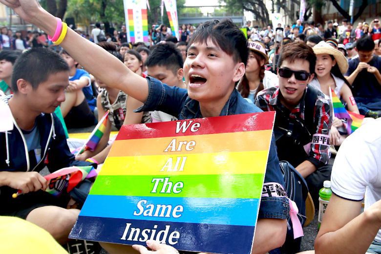 在台灣社會的公眾輿論中，由於尊重多元性別已成為某種政治正確的說法，但歧視語言消失了嗎？或只是轉換了形式？ 圖／路透社